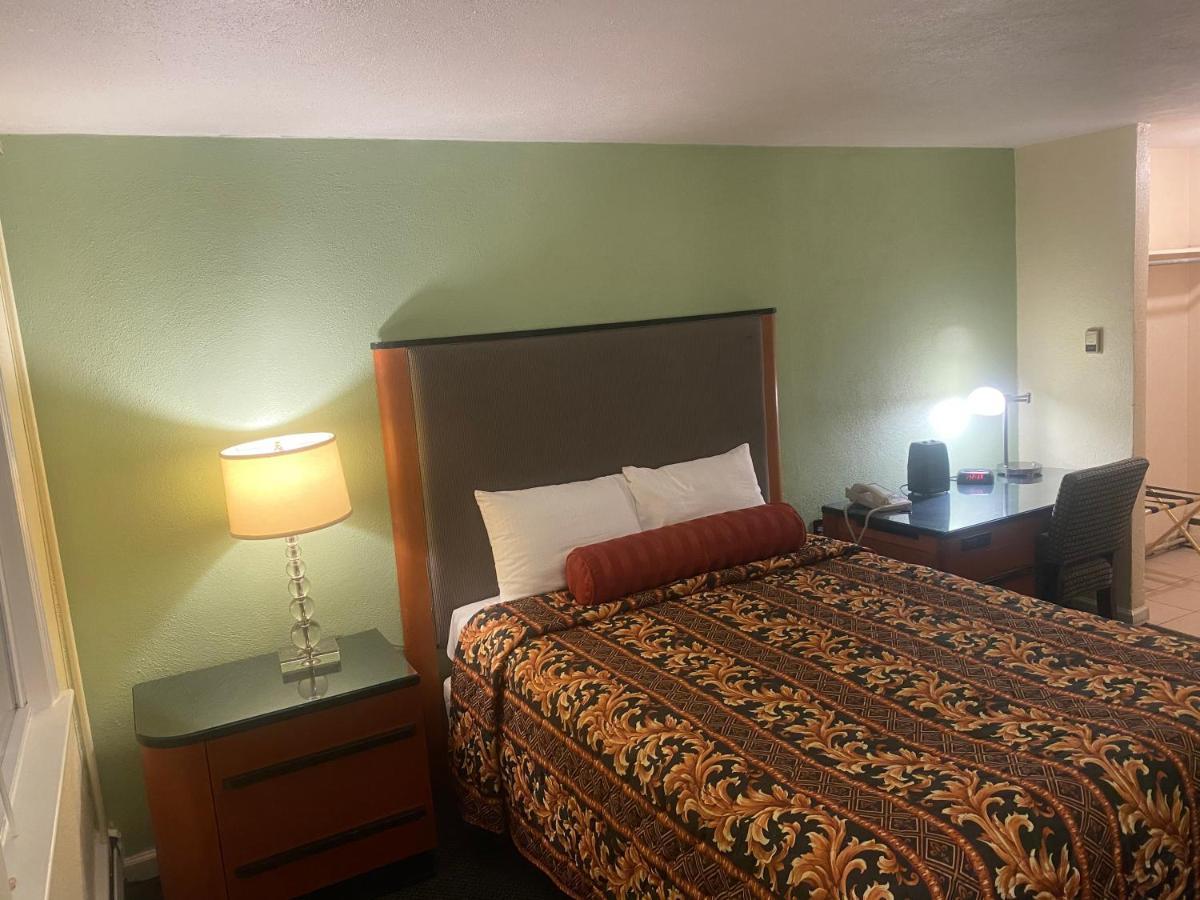 Sentinel Motel West Chester Εξωτερικό φωτογραφία